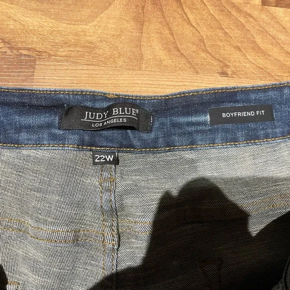 Judy Blue Boyfriend Fit Ripped Jean 22W - Picture 6 of 9
